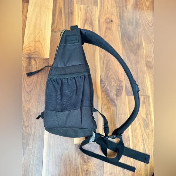 Lowepro Slingshot Edge 150AW camera bag black - Picture 7 of 16